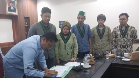 Pimpinan DPRD Jember Tandatangani Tuntutan HMI Soal Pekerja Rumah Tangga