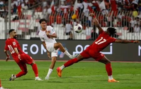 PREVIEW Timnas Indonesia Vs Bahrain: Misi Revans di SUGBK Malam Ini Sepakan terarah Struick membuat Timnas Indonesia sempat unggul 2-1 atas Bahrain. Foto: Reuters