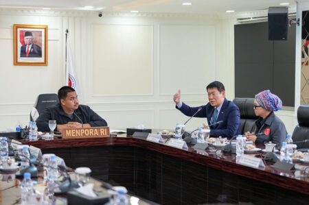 Menpora Dito Ariotedjo menerima Presiden FIG Morinari Watanabe dan Ketua PB Persani Ita Yuliati di Kemenpora, Jakarta, Kamis (3/10/2024). Foto: Kemenpora