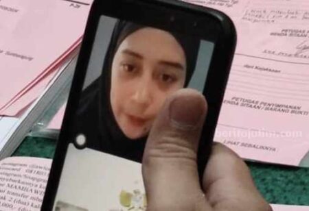 Tawarkan Situs Judi Online, Selebgram Awalia Kiki Dituntut 16 Bulan Selebgram Awalia Kiki Nuryansah yang menjadi terdakwa kasus endorse situs judi online.
