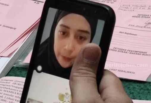 Selebgram Awalia Kiki Nuryansah yang menjadi terdakwa kasus endorse situs judi online.