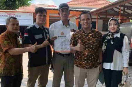 Relawan DeWa Laporkan Oknum Panwaslu Kandangan Kediri, Ini Kesalahannya foto beritajatim