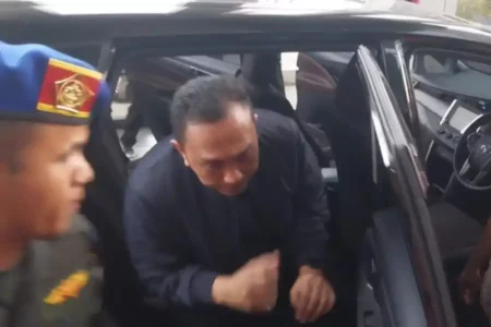 Selain 3 Hakim, Kejagung Juga Amankan 1 Pengacara foto beritajatim