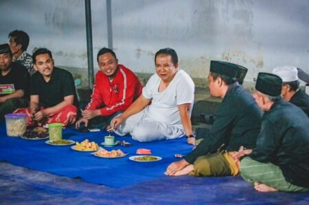 Cabup Jember Hendy Siswanto Menginap di Rumah Warga Desa Pace Seusai Debat Perdana