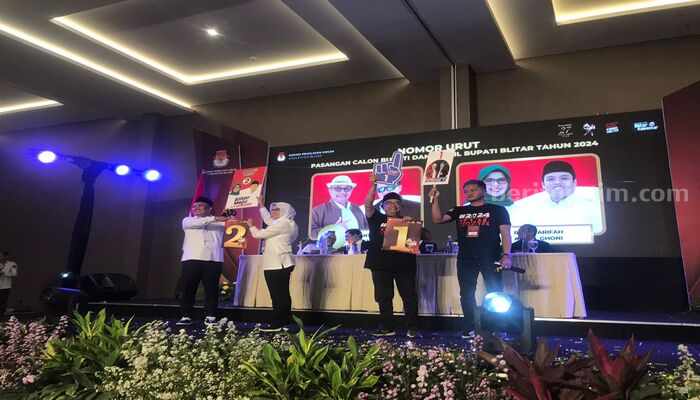 Putar Lagu Rindu, KPU Kabupaten Blitar Dinyatakan Tak Langgar Kode Etik Acara pengundian nomor urut Cabup-Cawabup Blitar yang diselenggarakan oleh KPU beberapa waktu lalu. (Foto : Winanto/beritajatim.com)