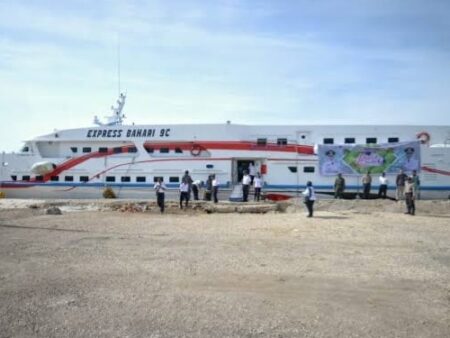 Kapal Express Bahari yang melayani pelayaran Kalianget - Kangean (Foto: Ist)