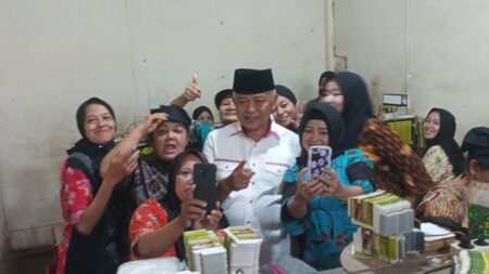 Wujudkan Lapangan Kerja, Petahana Bupati Malang Sanusi Permudah Perizinan foto beritrajatim