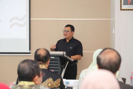 Rektor Untag Surabaya Terima Penghargaan Academic Leader 2024