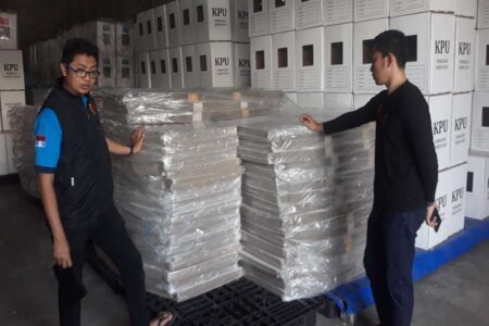 KPU Kota Probolinggo Terima Logistik Bilik Suara Pilkada 2024