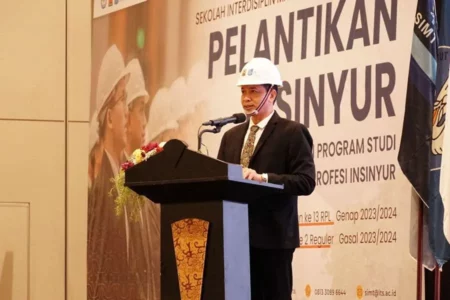 ITS Surabaya Lantik 129 Insinyur Baru untuk Dukung Kebutuhan Nasional