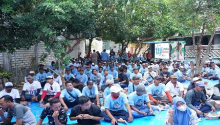 Pasangan Cabup-Cawabup Lamongan Yes-Dirham menyapa masyarakat dan relawannya di Kecamatan Babat.