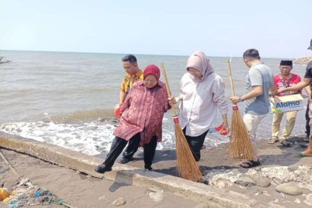 Tri Rismaharini saat kunjungan kampanyenya ke Kabupaten Probolinggo, Senin (7/10).