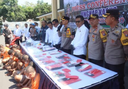 Miris! 14 Kasus Narkotika dan Okerbaya di Bondowoso Malah Sasar Pelajar dan Petani Polres Bondowoso merilis kasus narkotika dan Okerbaya di Mapolres setempat, Senin (7/10/2024). (Humas Polres Bondowoso)