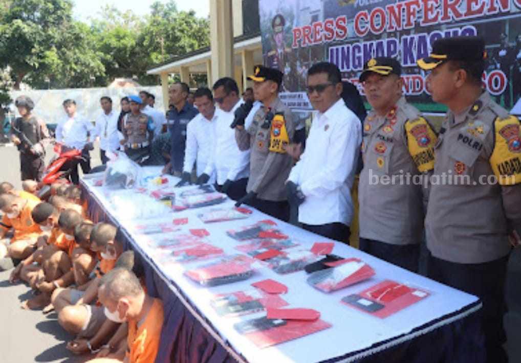 Polres Bondowoso merilis kasus narkotika dan Okerbaya di Mapolres setempat, Senin (7/10/2024). (Humas Polres Bondowoso)