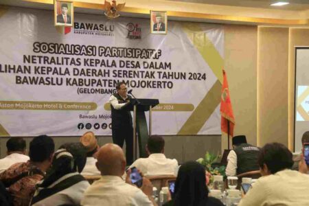 Pjs Bupati Mojokerto, Akhmad Jazuli saat Sosialisasi Partisipatif Netralitas Kepala Desa dalam Pilkada Serentak tahun 2024 di salah satu hotel di Kecamatan Puri, Kabupaten Mojokerto. [Foto : ist]