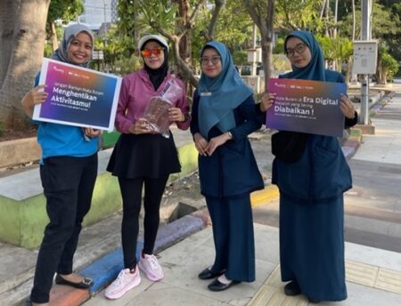 Tenaga Kesehatan di Lamongan Turun Jalan Kampanyekan Kesehatan Mata dan Tes Penglihatan foto beritajatim