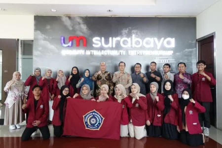 UM Surabaya Lepas Tim Mahasiswa di Ajang KMI Expo dan Pimnas 2024