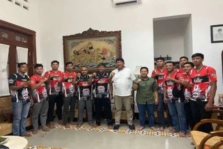 Ipong-Luhur Dukung Tim Voli KWK Gank Asal Ponorogo