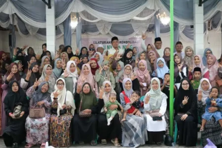 JAGA NUsantara dan Bu Nyai Deklarasi Dukung Risma-Gus Hans Gus Hans dan para Bu Nyai saat deklarasi Dukungan Risma-Gus Hans, Selasa (15/10/2024).