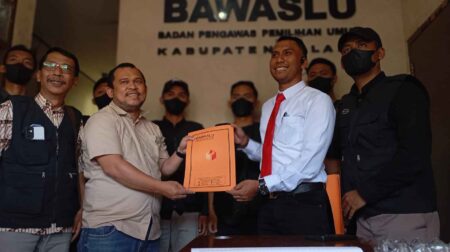 Bawaslu Malang Kaji Perusakan APK Milik Paslon SALAF yang Libatkan Pejabat Publik