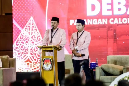 Debat Publik Pilkada Madiun 2024: Paslon Maidi-Panuntun Andalkan Pengalaman Maidi-Bagus Panuntun saat menyampaikan visi misi dalam Debat Publik Perdana Pilkada Kota Madiun di Aston Hotel Madiun