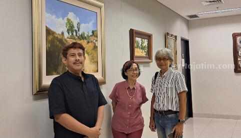 Pameran lukisan karya seniman Kota Surabaya di Swiss Belinn Tunjungan