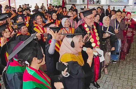 Wisuda Ke-76, Ketua STIE Malangkuçeçwara: Teguhkan Nilai Persatuan Melalui Harmoni Multikultural
