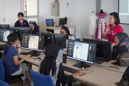 UK Petra Surabaya Kenalkan Konsep Digital Fashion untuk Kurangi Limbah Kain