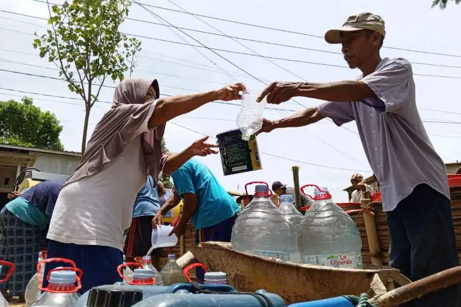 Atasi Kekeringan, LMI Pacitan Salurkan Bantuan Air Bersih Pada Ribuan Warga
