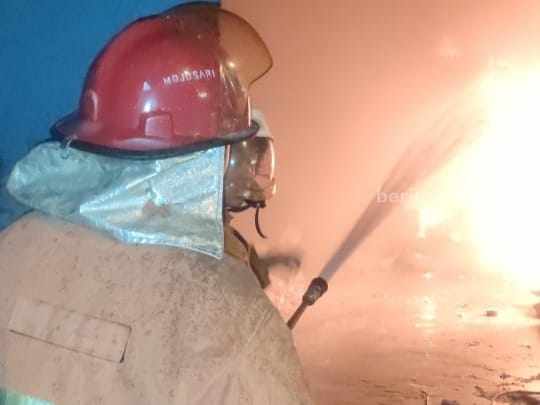 Lahan Tempat Usaha dan Gudang Rongsokan di Mojokerto Terbakar