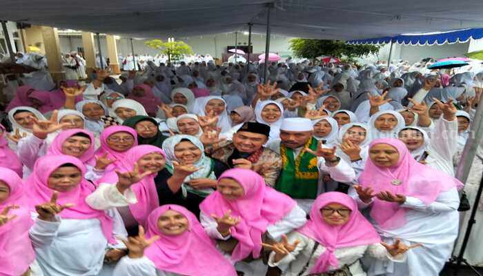 Abah Anton bersama Ikatan Haji Muslimat (IHM) Kota Malang.