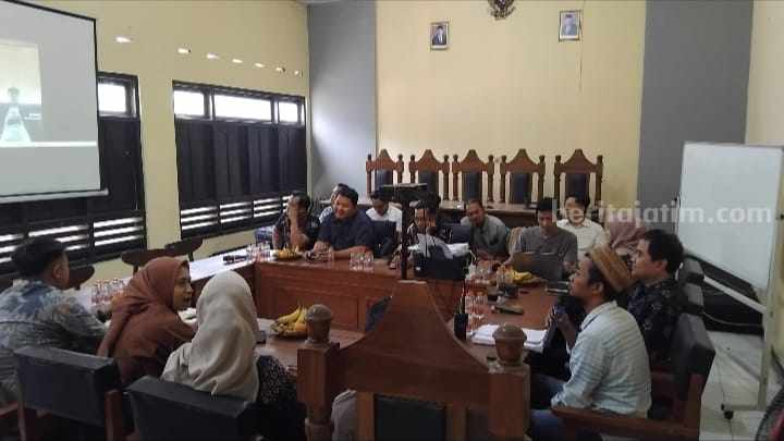 Rapat pleno yang digelar Bawaslu Kabupaten Mojokerto. [Foto: Ist]