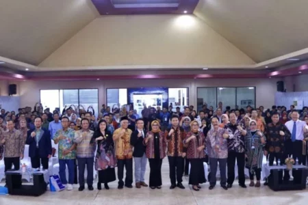 FEB Unitomo Sukses Gelar Konferensi ICEBEMA 2024, Fokus pada Inovasi Bisnis Berkelanjutan foto beritajatim