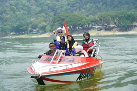 Cagub Luluk Bakal Kembangkan Telaga Ngebel Ponorogo