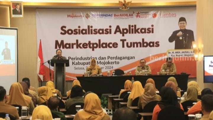 PJs Bupati Mojokerto Akhmad Jazuli saat sosialisasi aplikasi marketplace Tumbas di salah satu hotel di Kecamatan Puri, Kabupaten Mojokerto. [Foto : ist]