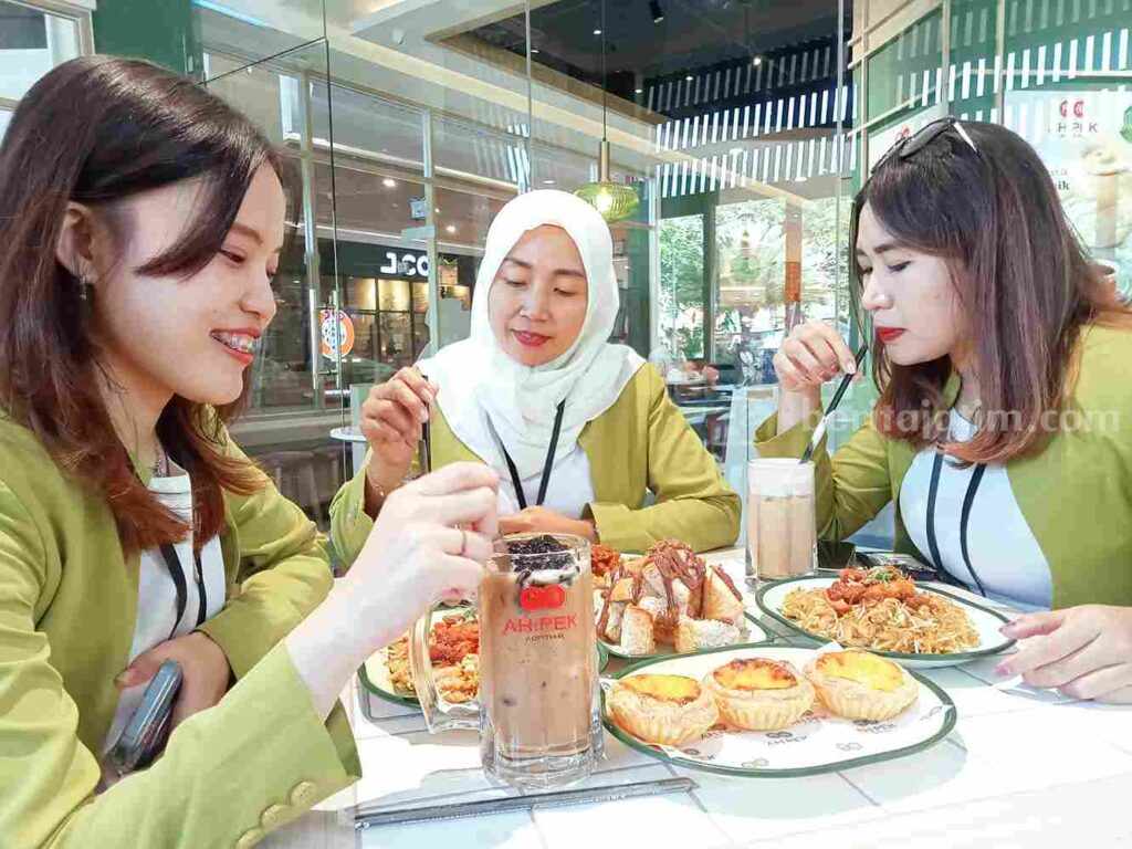 Ah Pek Kopitiam, Rekomendasi Tempat Ngopi dan Kongkow-Kongkow Warga Gresik