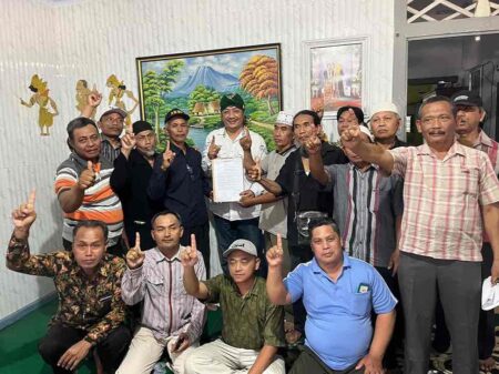 Cabup Kediri Deny Widyanarko Jawab Keluhan Jalan Berlubang dengan Program Pembangunan Dusun