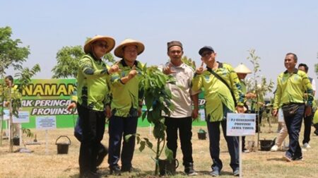 PT CJI Dampingi Pj Gubernur Jatim Adhy Karyono Tanam Bibit Pohon di Nganjuk foto beritajatim