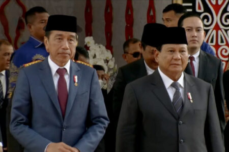 Jokowi dan Prabowo Kompak Naik Mobil Kepresidenan RI 1 ke Pelantikan DPR Terpilih