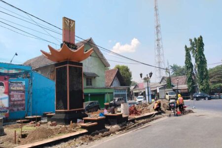 Lama Tak Tersentuh, Monumen Adipura Bangil Akhirnya Dipercantik