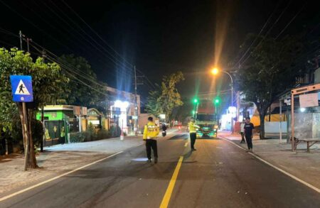 Tak Pakai Helm, Pelajar Gresik Meninggal dalam Kecelakaan Tragis