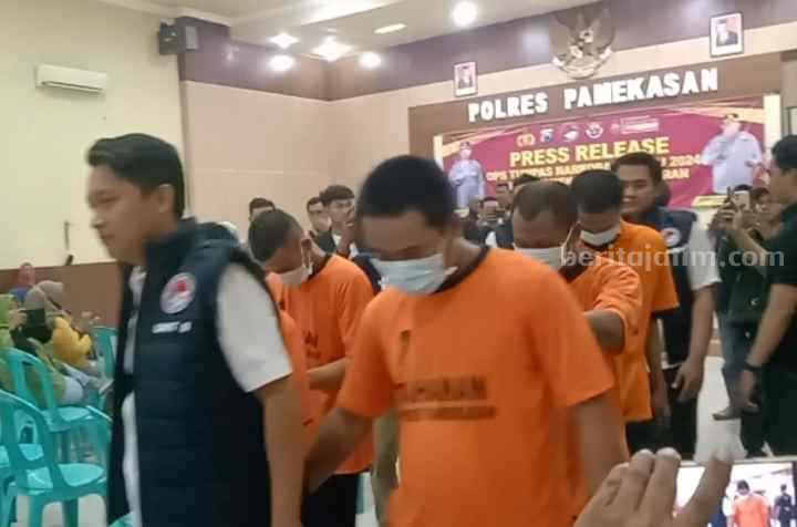 Suasana pres rilis Operasi Tumpas Narkoba Semeru 2024, di Gedung Bhayangkara Polres Pamekasan, Jl Stadion 81 Pamekasan, Kamis (26/9/2024). [Samsul/Beritajatim.com]