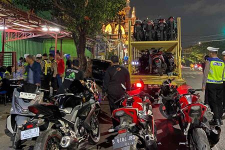 Kejar-kejaran dengan Polisi, 47 Motor Balap Liar Surabaya Diamankan dari Kedung Cowek