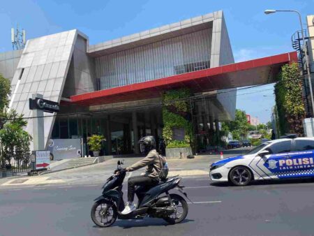 Massa Kotak Kosong Pilwalkot Surabaya Ancam Bubarkan Debat Perdana Malam ini