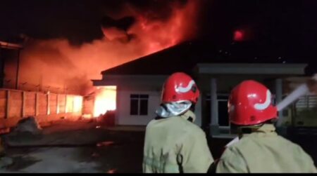 Kebakaran Pabrik PT Sentral Harapan Jaya Menganti Gresik Kerugian Capai Rp20 Miliar Kebakaran Gresik