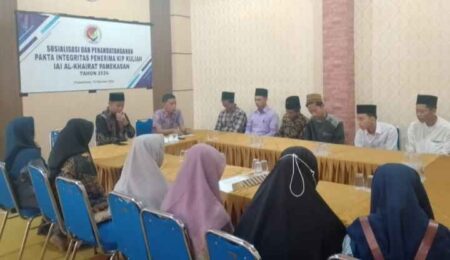 Mahasiswa IAI Al-Khairat Pamekasan Teken Pakta Integritas Program KIP Kuliah 2024