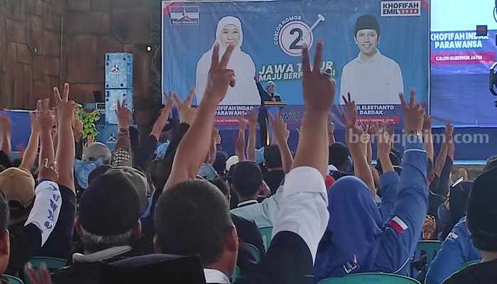 Khofifah Indar Parawansa saat berada di Banyuwangi