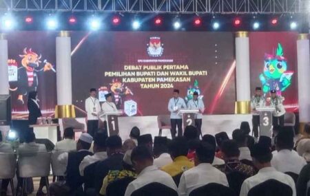 Debat Publik Perdana, Paslon Pilkada Pamekasan Urai Visi Misi
