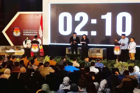 Debat Paslon Pilkada Ponorogo, Upaya Tingkatkan Literasi Politik Masyarakat