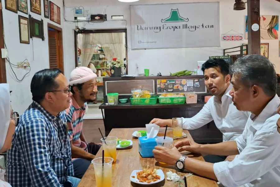 Isa Bajaj Kelola Warung Eropa di Magetan Tuai Pujian Emil Dardak